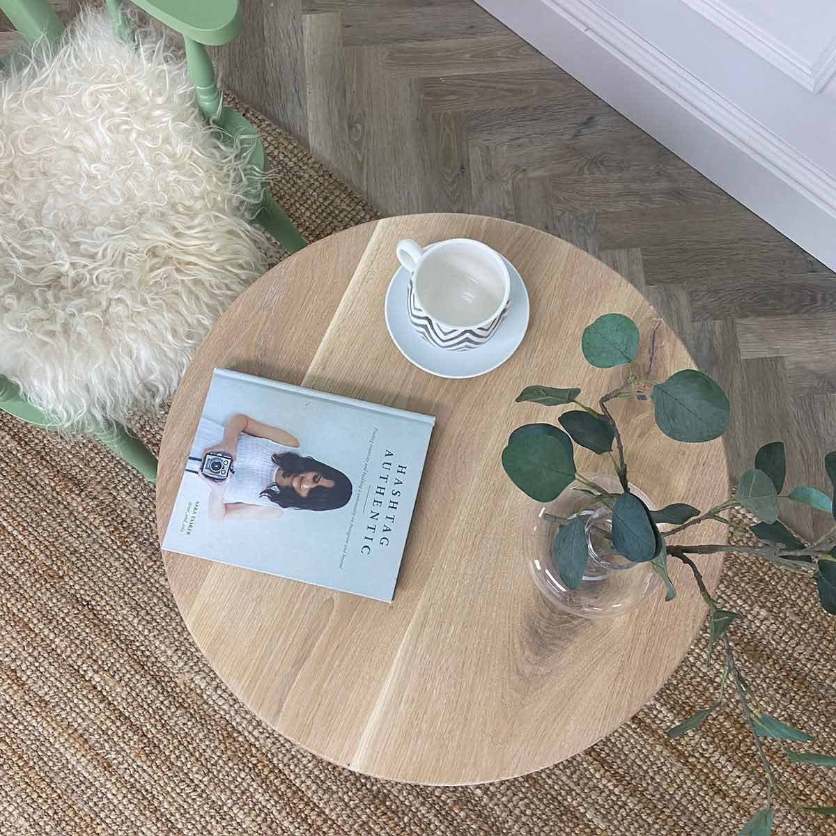 Round-Bobbin-Leg-Coffee-Table-with-Solid-Oak-Top---White-Top